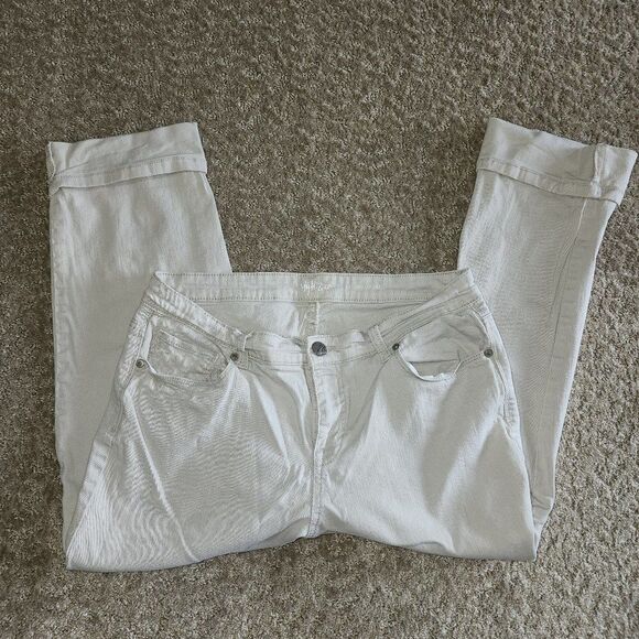 Style and Co Women's Cuffed Capri Pants - Picture 1 of 3